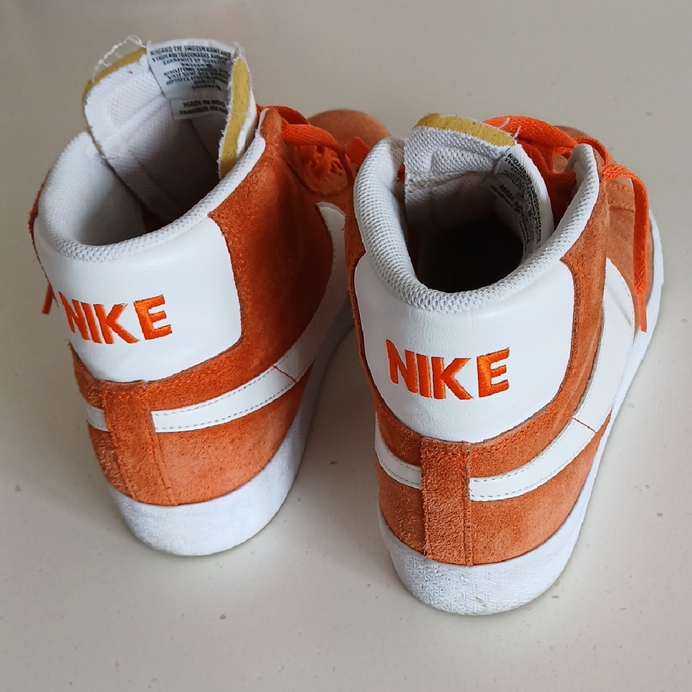 NIKE SB BLAZER MID Vibrant Orange Suede Sneakers